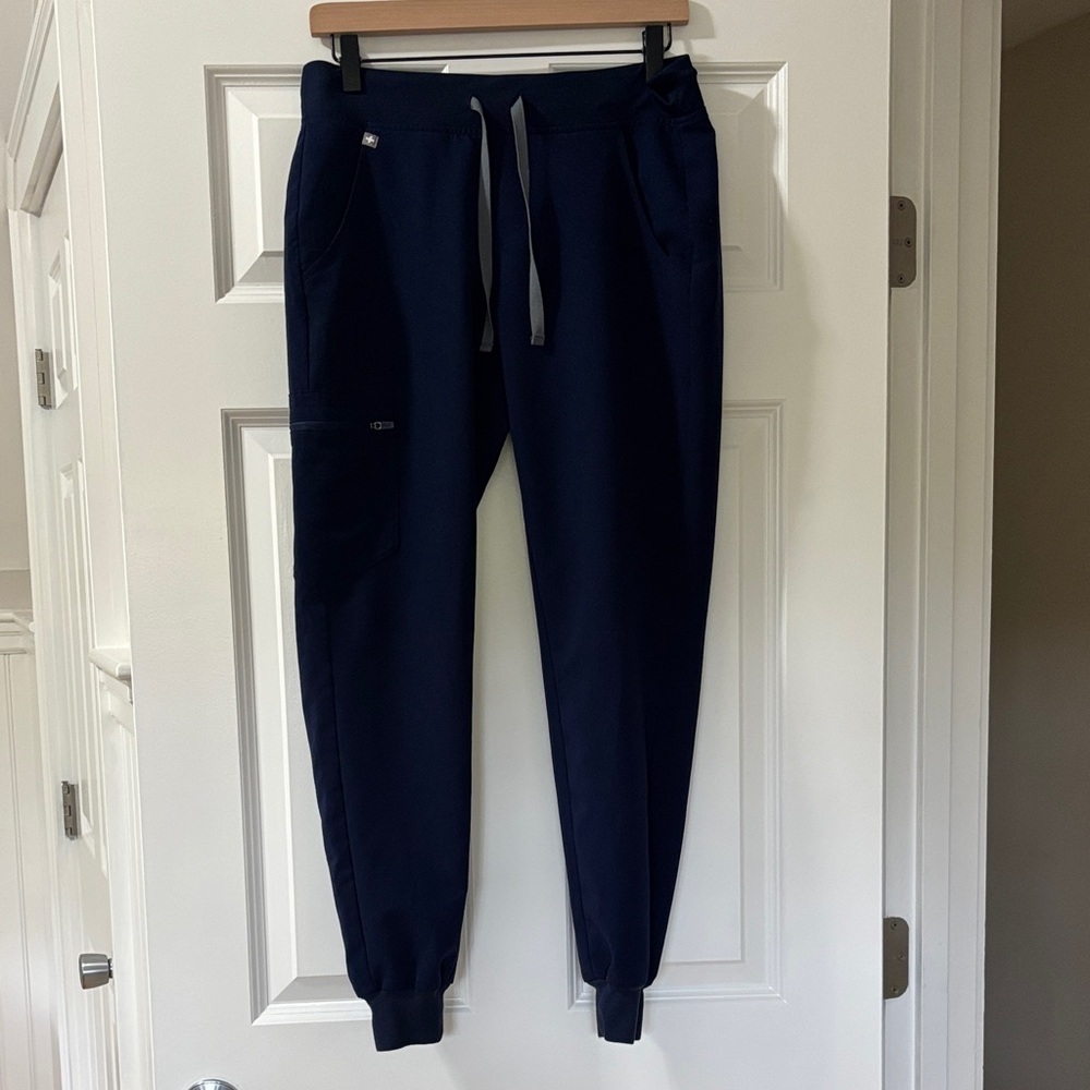 Figs Women’s Zamora Navy Jogger Scrub Pants